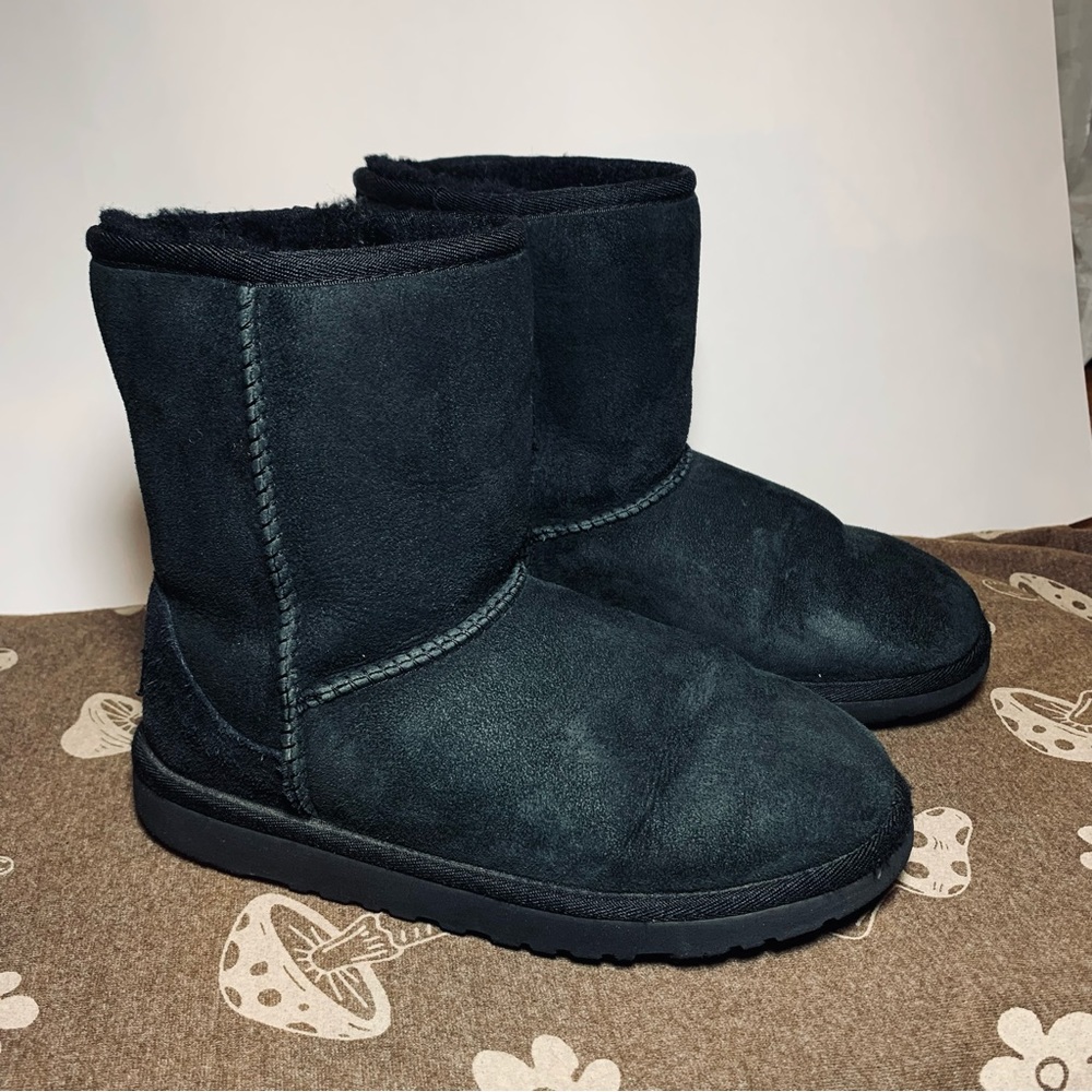 Uggs Classic Short Black Boots - Kids 4, Womens 6